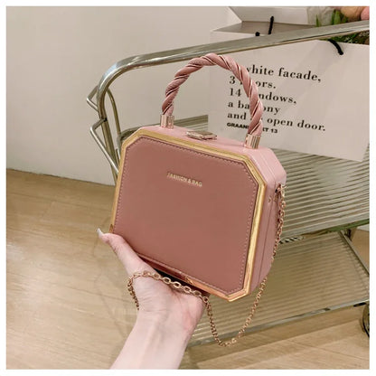 Female Bags on Sale 2024 High Quality Westernized Minimalist and Versatile High-end Box Bag New Exquisite Chain Crossbody Bag