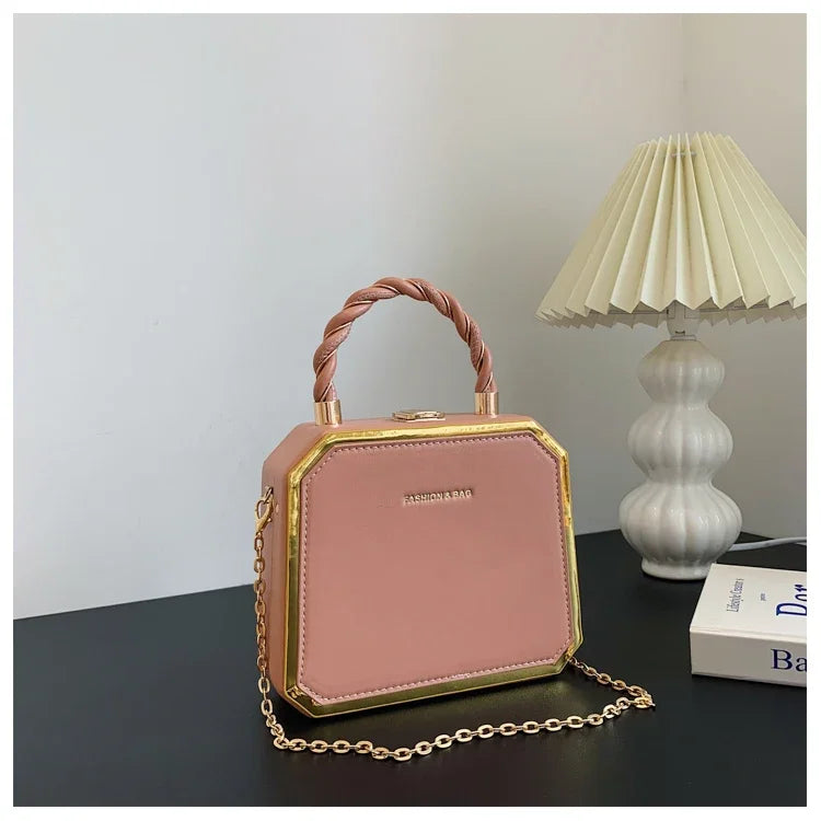 Female Bags on Sale 2024 High Quality Westernized Minimalist and Versatile High-end Box Bag New Exquisite Chain Crossbody Bag