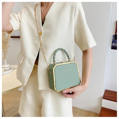 Female Bags on Sale 2024 High Quality Westernized Minimalist and Versatile High-end Box Bag New Exquisite Chain Crossbody Bag